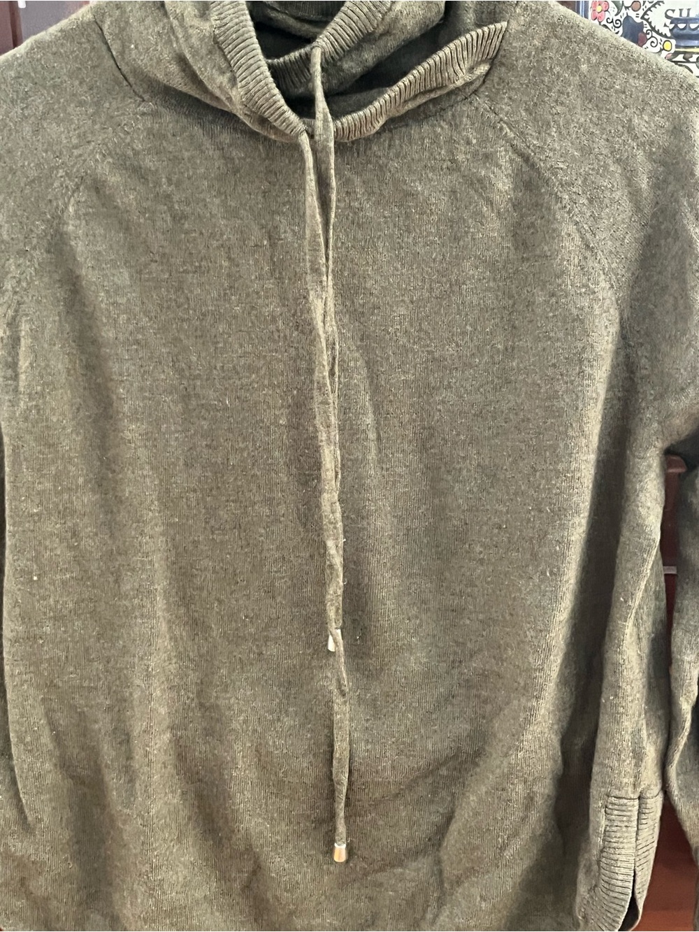 100% Extrafine Merino Wool Olive Green Turtleneck Drawstring Sweater - Picture 3 of 9